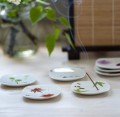 Porcelanowa podstawka na kadzidło Yume No Yume - pęd paproci.